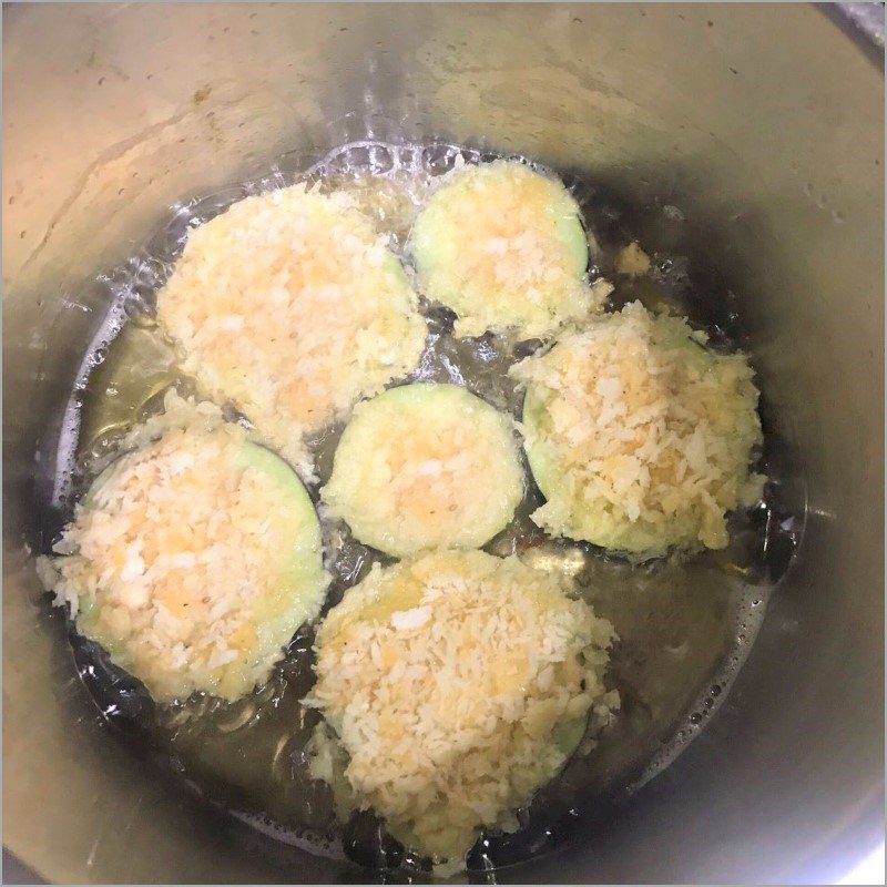 Step 4 Fry the eggplant with breadcrumbs Fried eggplant