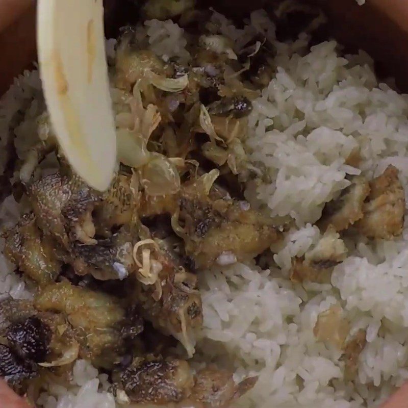 Step 6 Frying the fish and finishing Cooking sticky rice with mudfish