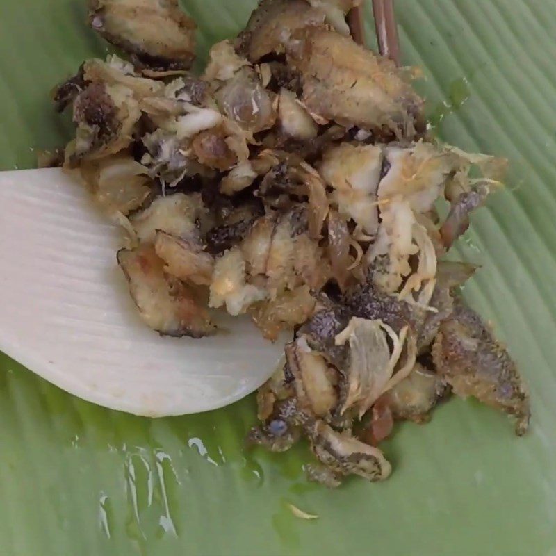 Step 6 Frying the fish and finishing Cooking sticky rice with mudfish