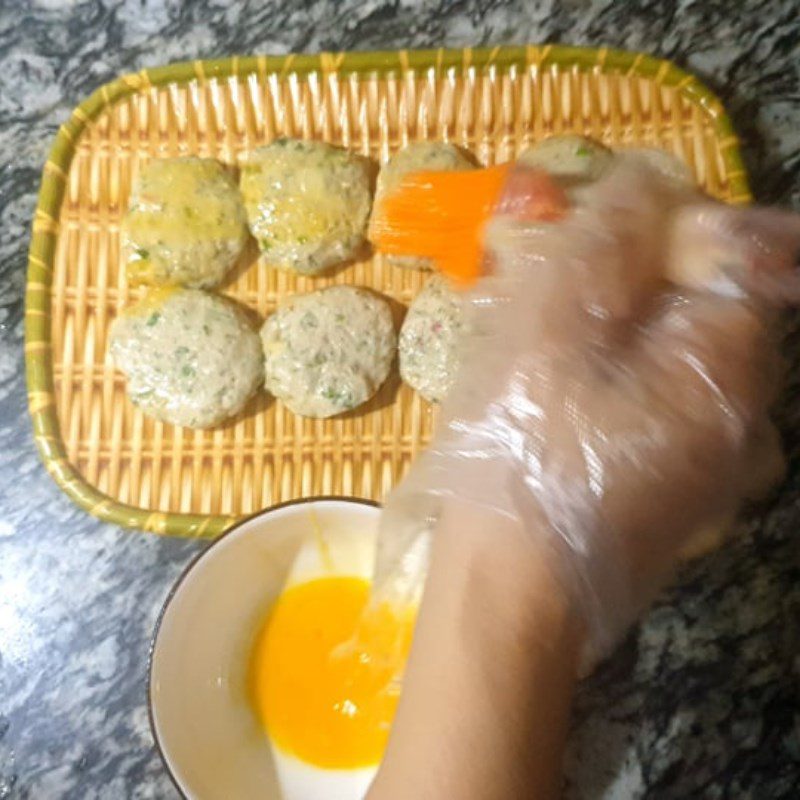 Step 4 Frying mackerel fish cake Mackerel fish cake (Recipe shared by users)