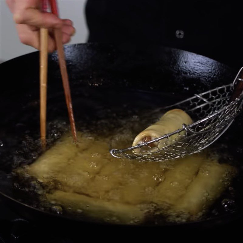 Step 5 Frying spring rolls with duck (duck spring rolls)