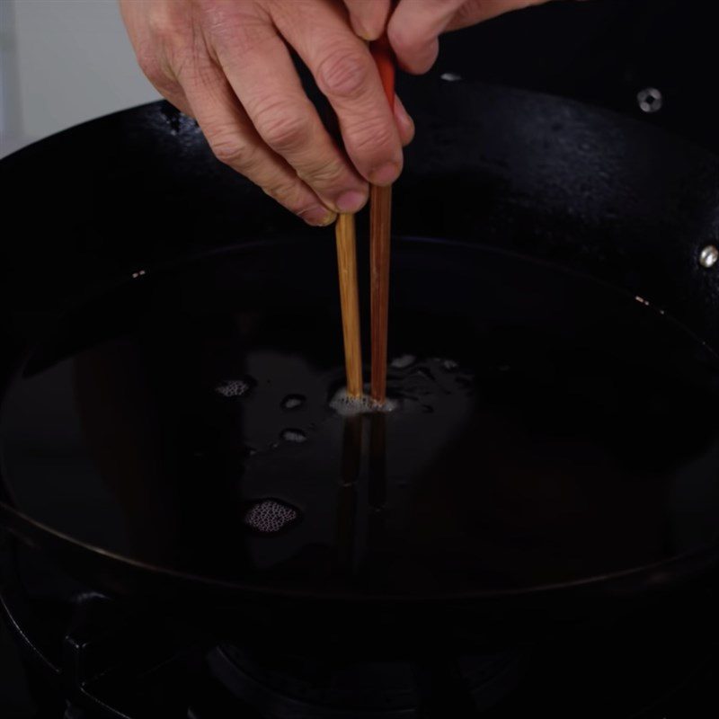 Step 5 Frying spring rolls with duck (duck spring rolls)