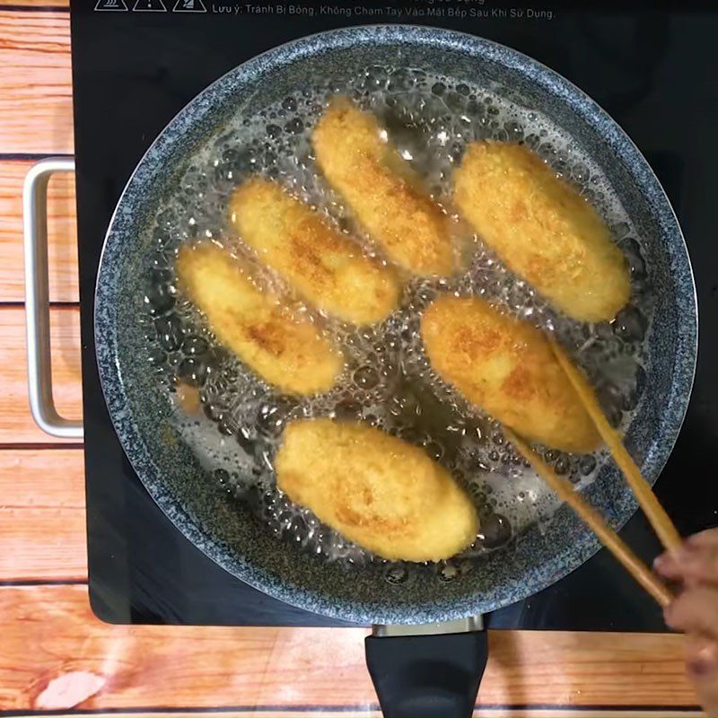 Step 3 Fry the bananas Fried Bananas