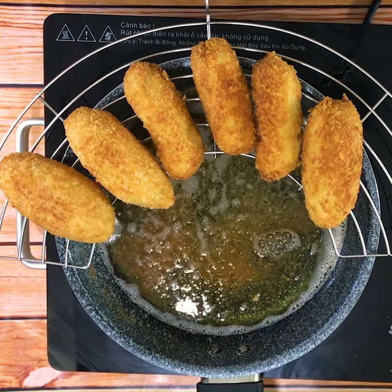 Step 3 Fry the bananas Fried Bananas