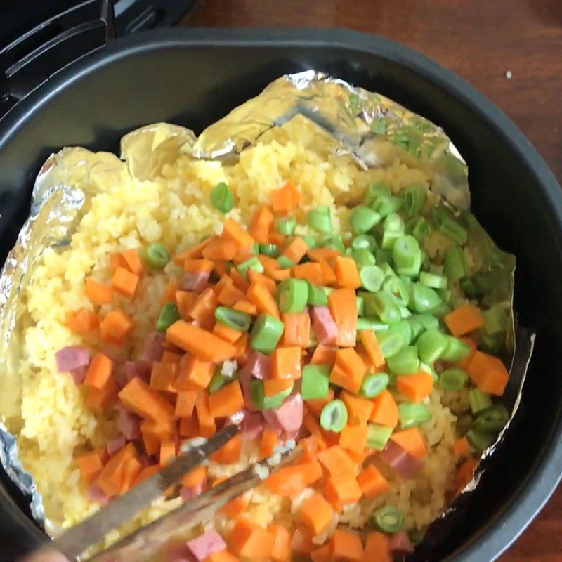 Step 3 Fry rice Fried rice using an air fryer