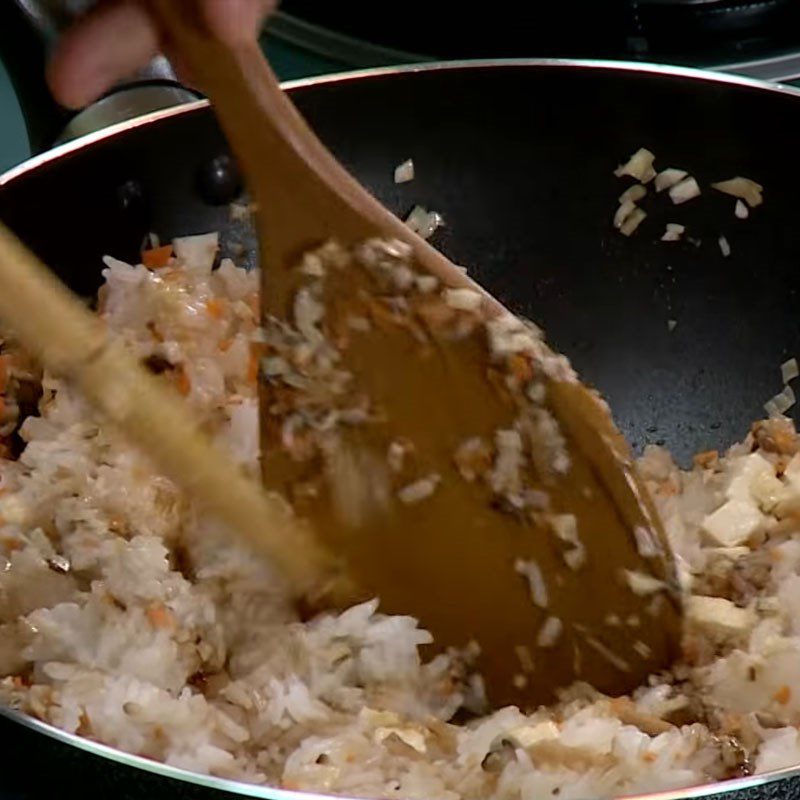 Step 3 Frying rice Vegetarian fried rice