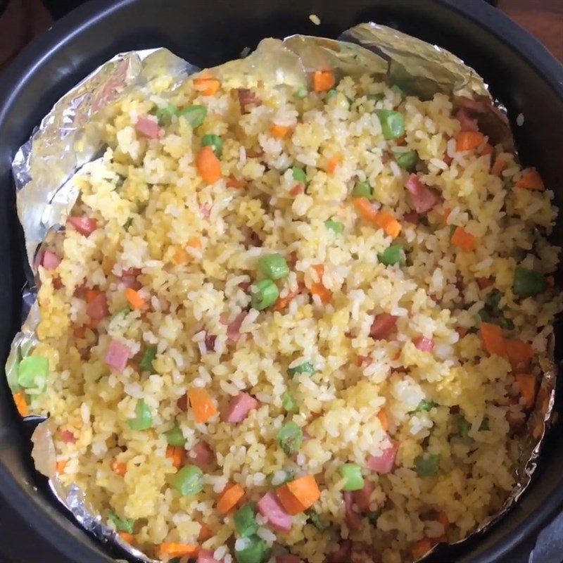 Step 3 Fry rice Fried rice using an air fryer