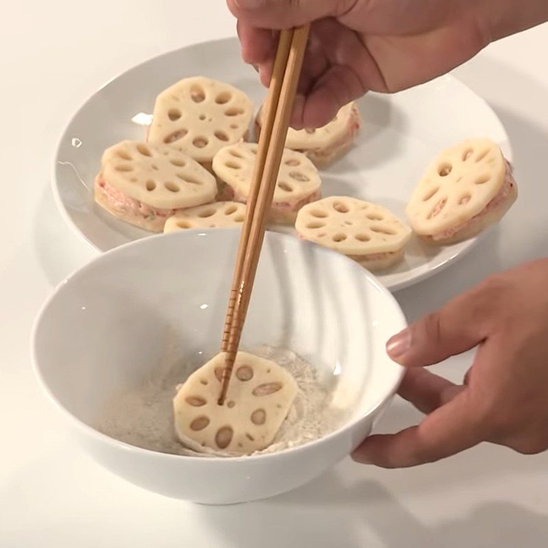 Step 4 Frying lotus root Fried lotus root with fish cake