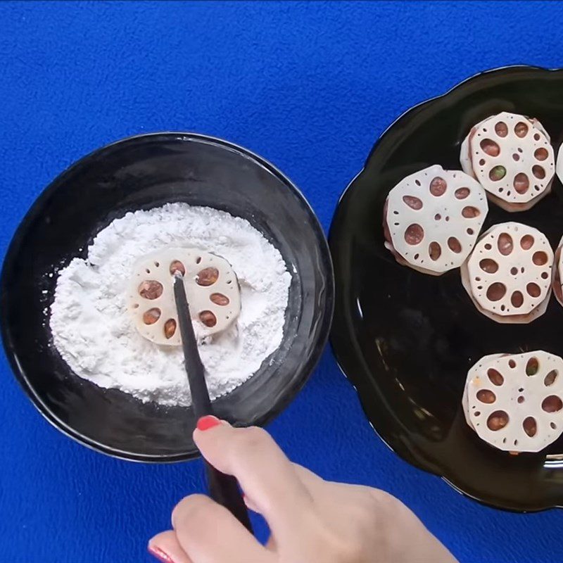 Step 4 Frying Lotus Root with Fried Beef