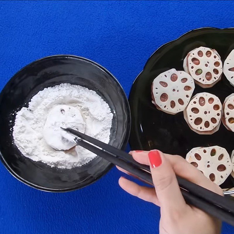 Step 4 Frying Lotus Root with Fried Beef