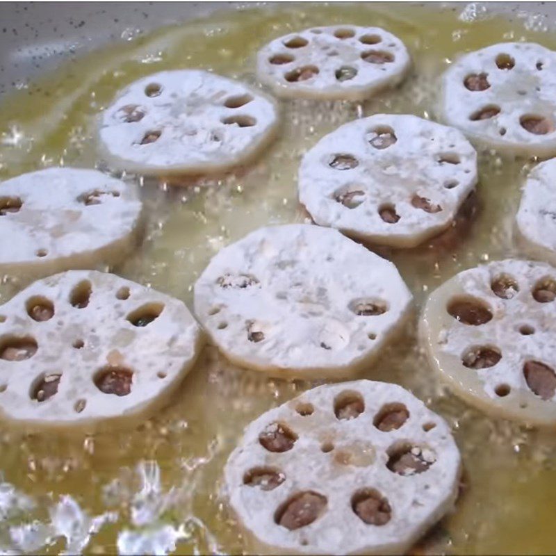 Step 4 Frying Lotus Root with Fried Beef