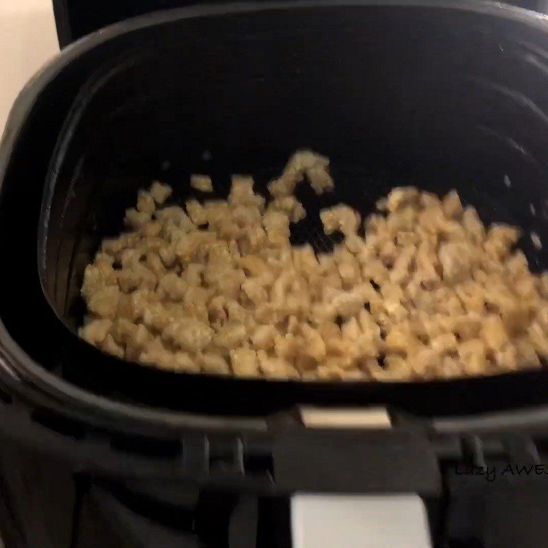 Step 3 Fry the pork skin for crispy fried pork skin using an air fryer (no drying needed)