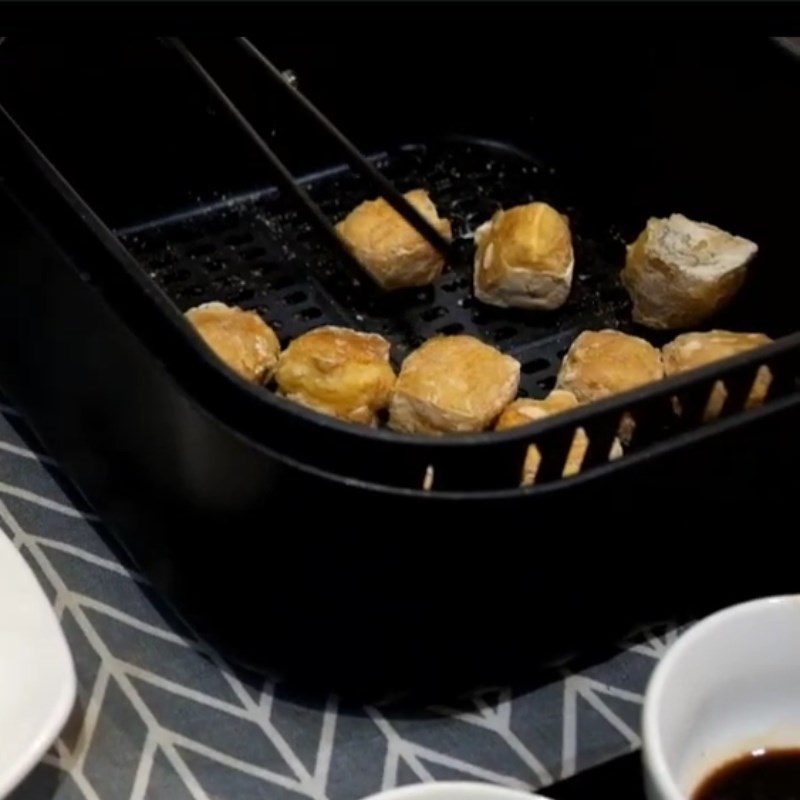 Step 3 Frying tofu Fried tofu with flour using an air fryer