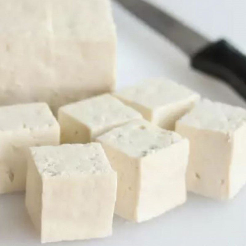 Step 2 Fry the tofu Taro soup with tofu