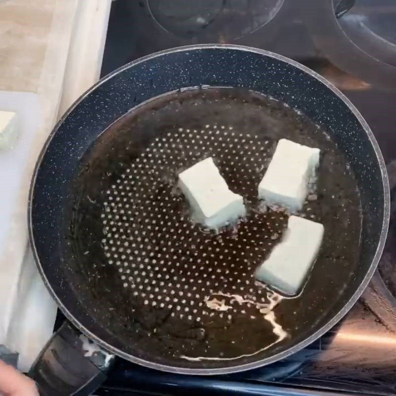 Step 6 Frying tofu using sour water