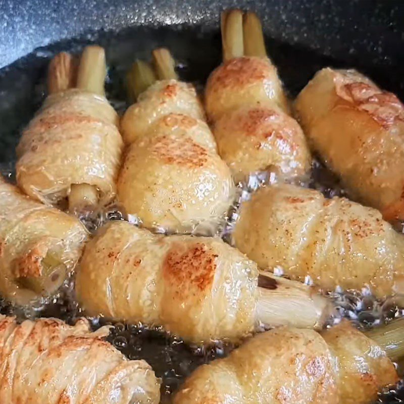 Step 2 Frying chicken Fried chicken with fish sauce