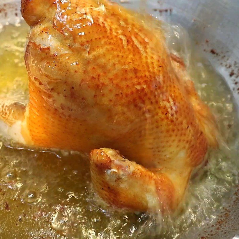 Step 3 Fry the chicken Fried chicken with whole mac mat leaves