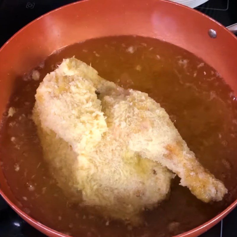 Step 3 Fry the chicken for whole fried chicken