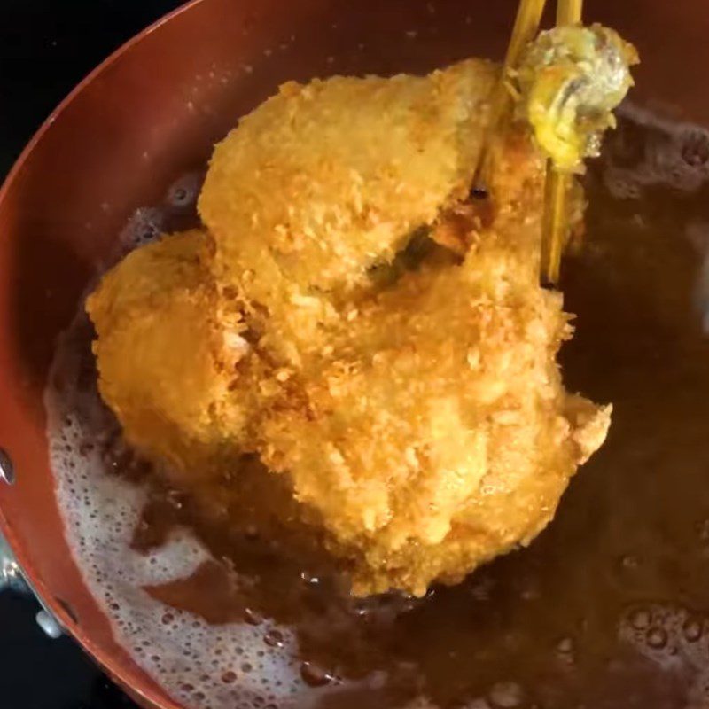 Step 3 Frying chicken Whole fried chicken