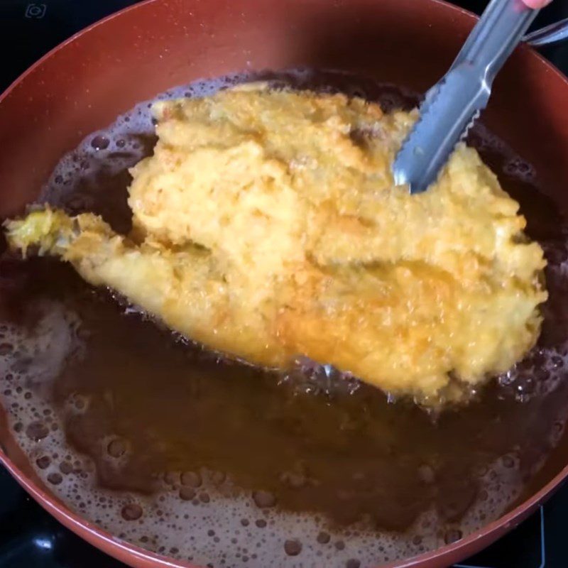 Step 3 Frying chicken Whole fried chicken