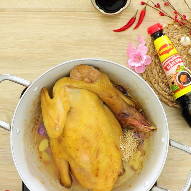 Step 3 Frying chicken Soy sauce steamed chicken