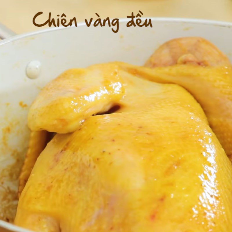 Step 3 Frying chicken Soy sauce steamed chicken