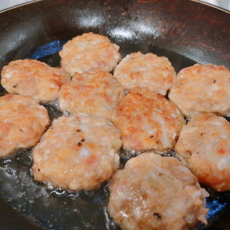 Step 3 Frying chicken balls Fried chicken balls (recipe shared by users)