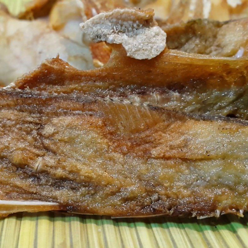 Step 2 Fry the dried fish Dried fish with garlic