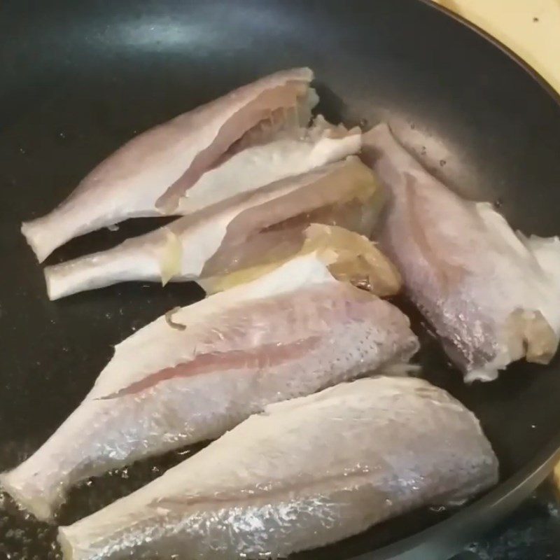 Step 2 Dry Frying Dried fish with garlic sauce