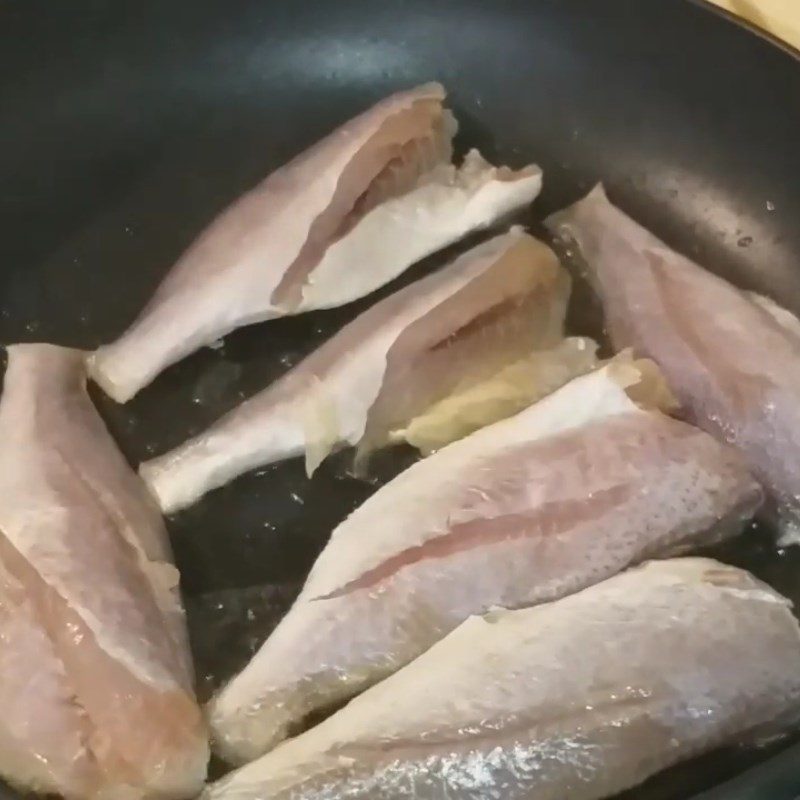 Step 2 Dry Frying Dried fish with garlic sauce