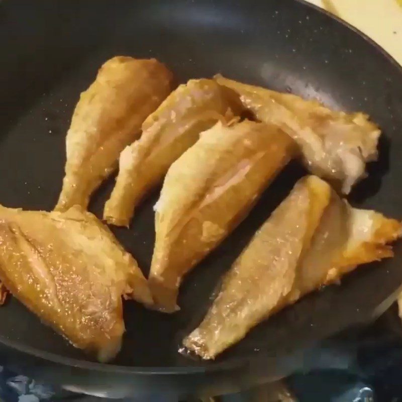 Step 2 Dry Frying Dried fish with garlic sauce