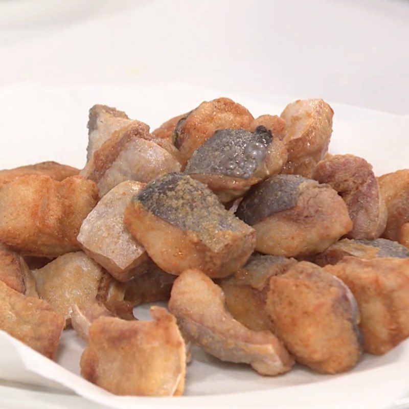 Step 4 Frying dried catfish Dried catfish fried with vinegar and sugar
