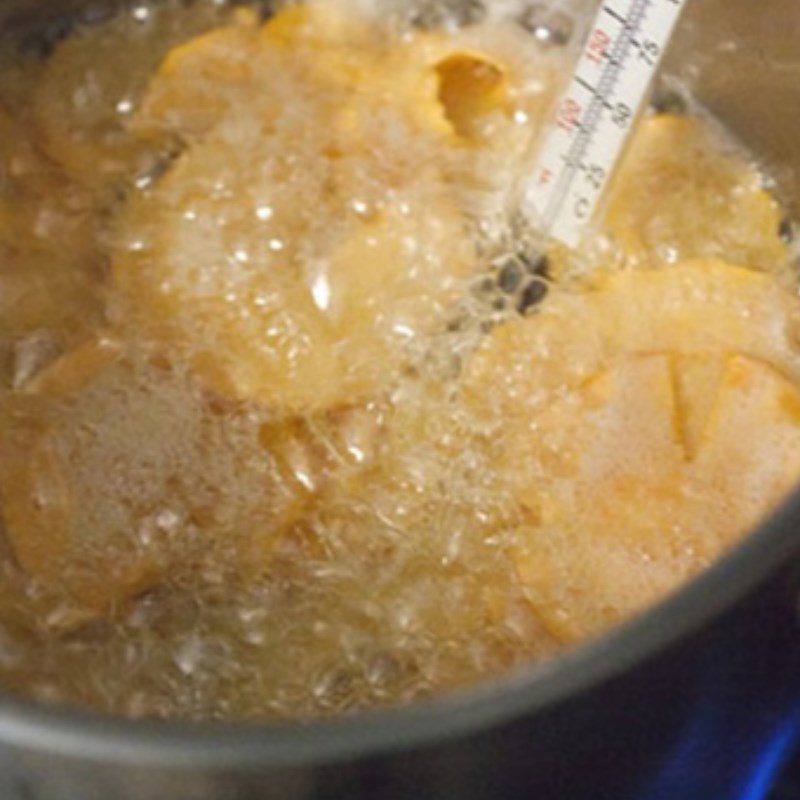 Step 3 Fry the sweet potato snack
