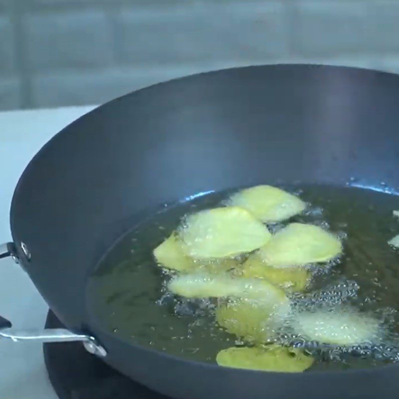 Step 2 Fry sweet potatoes Sweet potatoes with honey