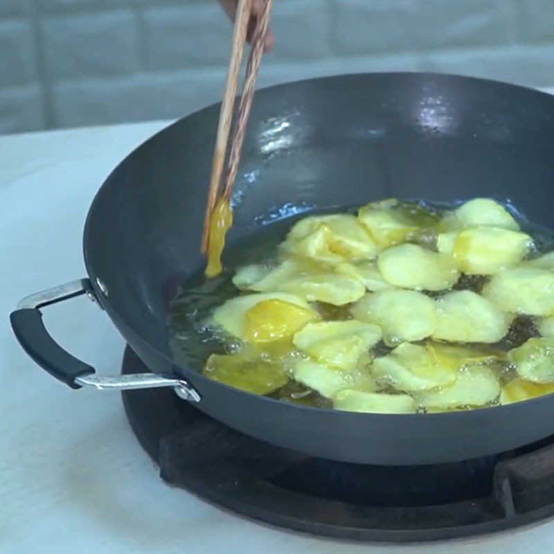 Step 2 Fry sweet potatoes Sweet potatoes with honey