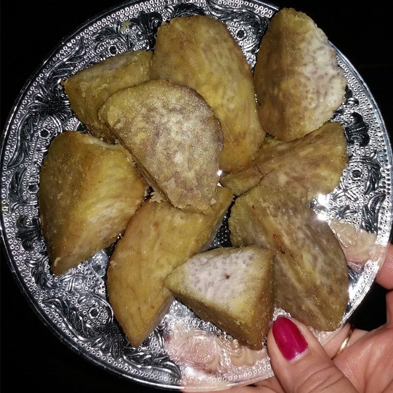 Step 2 Frying taro with shrimp curry