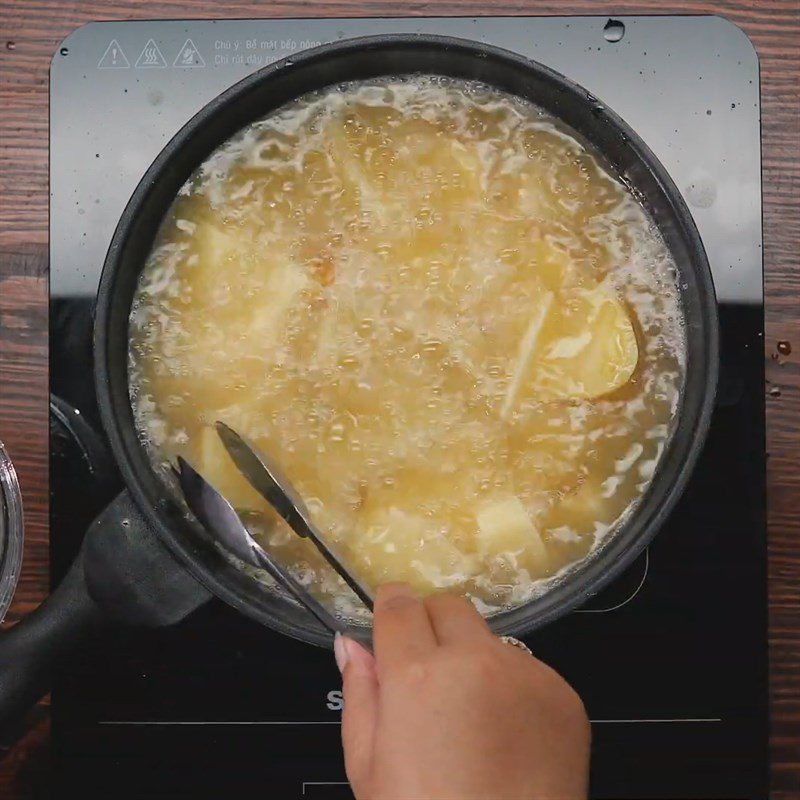 Step 3 Fry the potatoes for Garlic Butter Steak