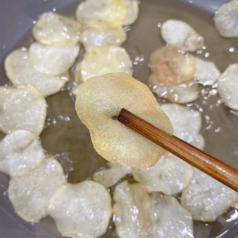 Step 3 Fry the potatoes Crispy fried potatoes without flour