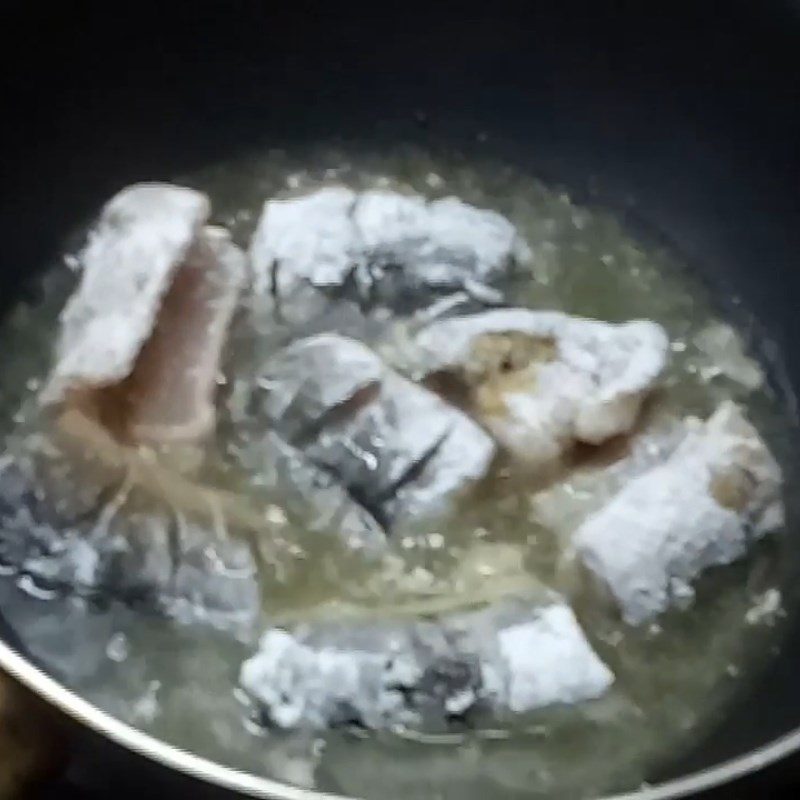 Step 4 Frying eel Crispy fried eel with tamarind sauce