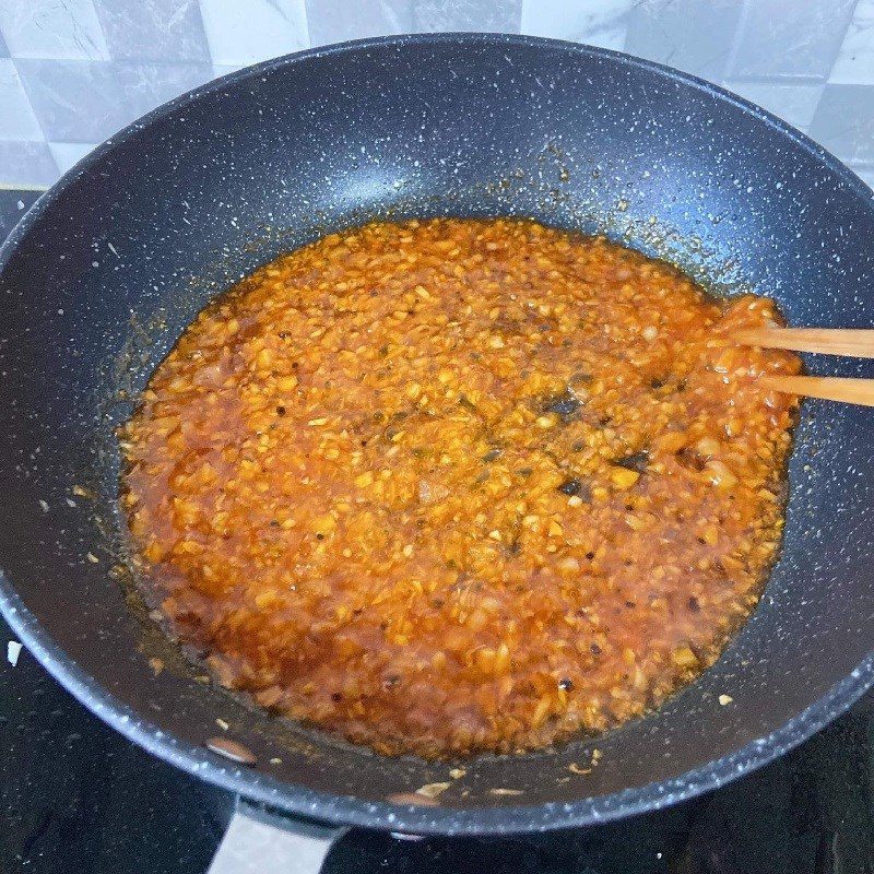 Step 5 Frying squid with squid sauce - fried squid with fish sauce (recipe shared by a user)