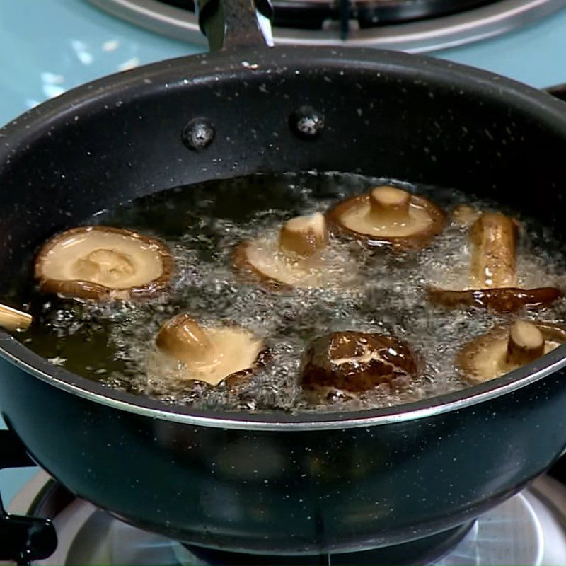 Step 2 Fried mushrooms Shiitake mushrooms with lemongrass