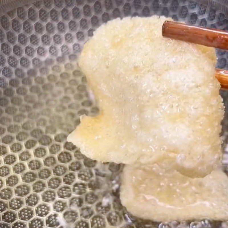 Step 4 Fried crispy Cao lau cakes Cao lau (Recipe shared by Tiktok Vegetarian Kitchen XANH)