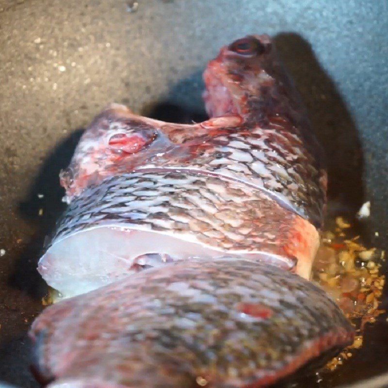 Step 3 Pre-fry the fish Sour fish soup