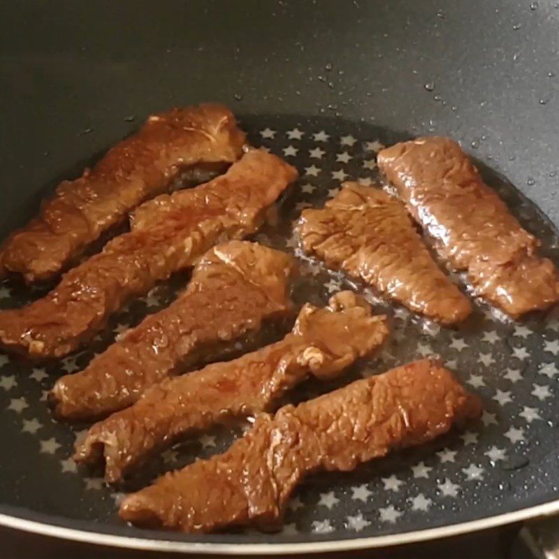Step 6 Fry beef Baby corn sautéed with beef