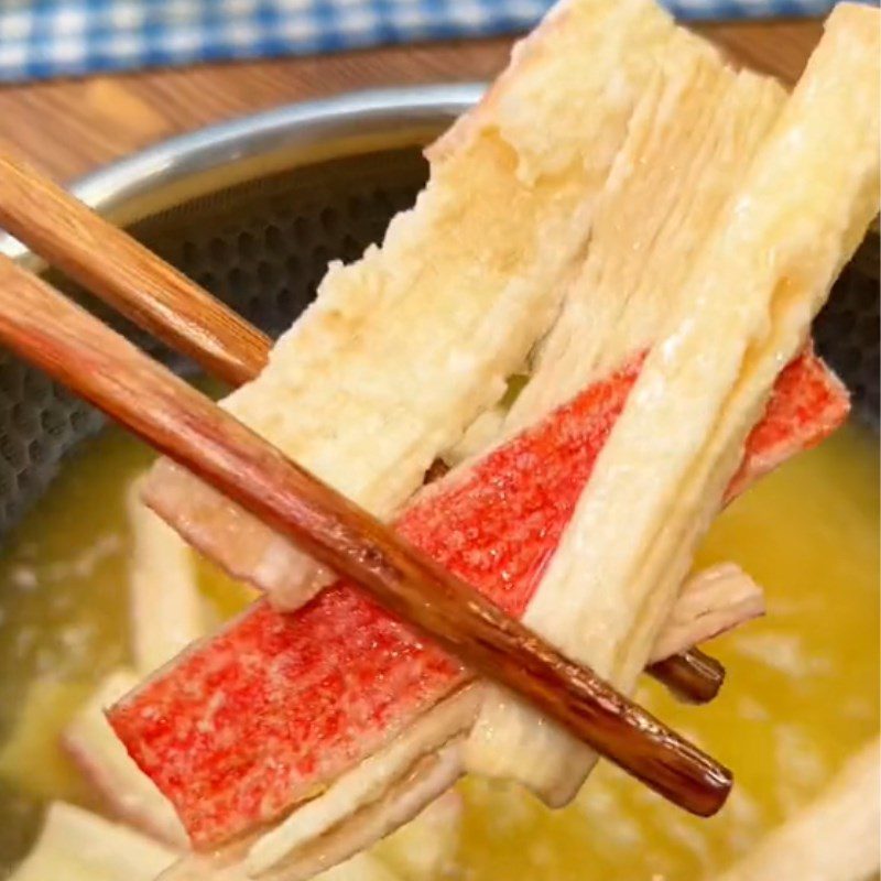 Step 2 Fried crab sticks Crispy fried crab sticks (Recipe shared from Tiktok Into the kitchen with TasteVN)