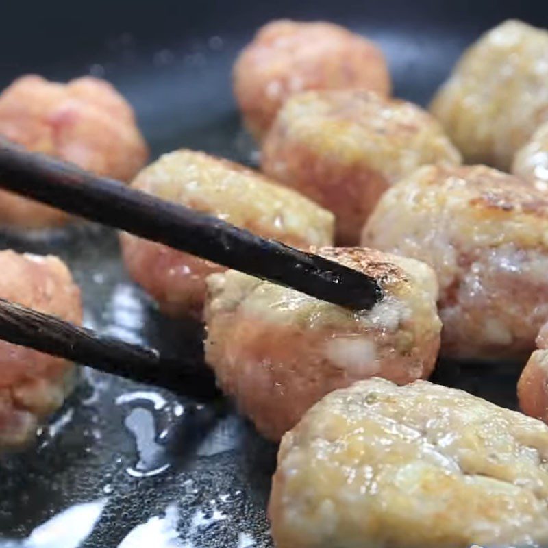 Step 2 Fry the meat Cheese stuffed meatballs