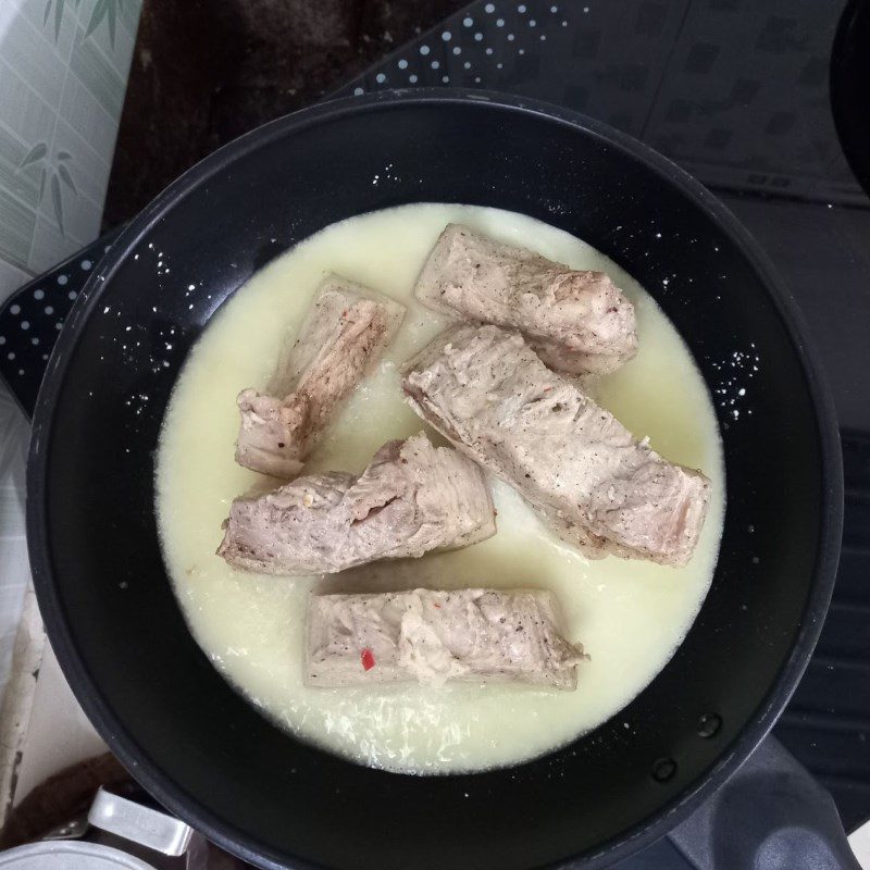 Step 2 Fry the pork Fried pork belly with fish sauce (recipe shared by users)