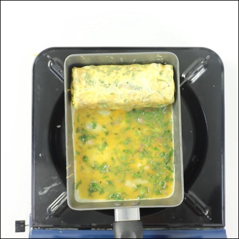 Step 3 Fry the eggs for Fried Eggs with Vietnamese Balm