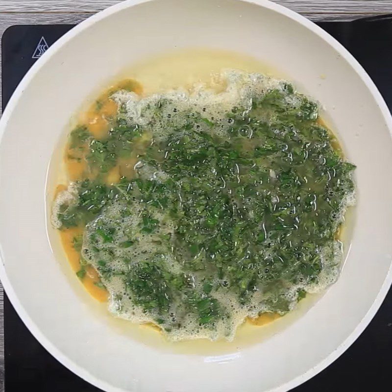 Step 3 Fry the Eggs for Fried Eggs with Mugwort