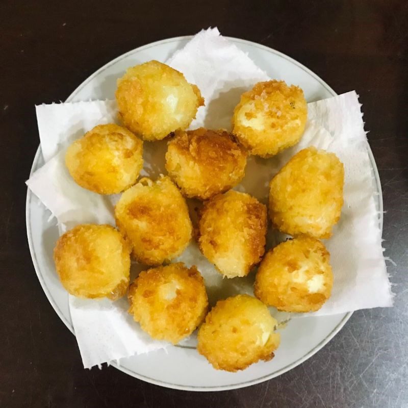 Step 4 Frying quail eggs with breadcrumbs Fried quail eggs